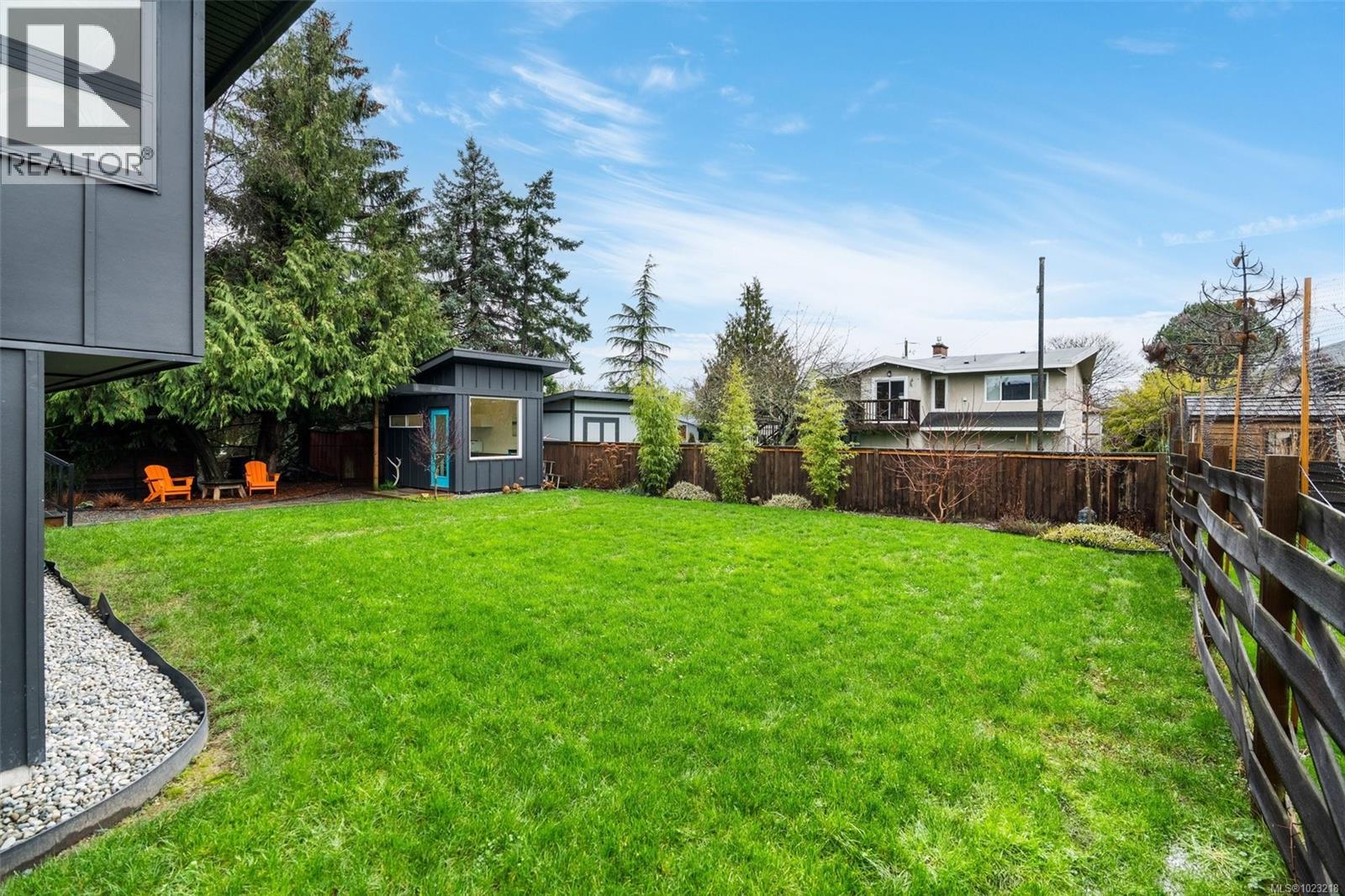  3204 Aldridge Street, Saanich