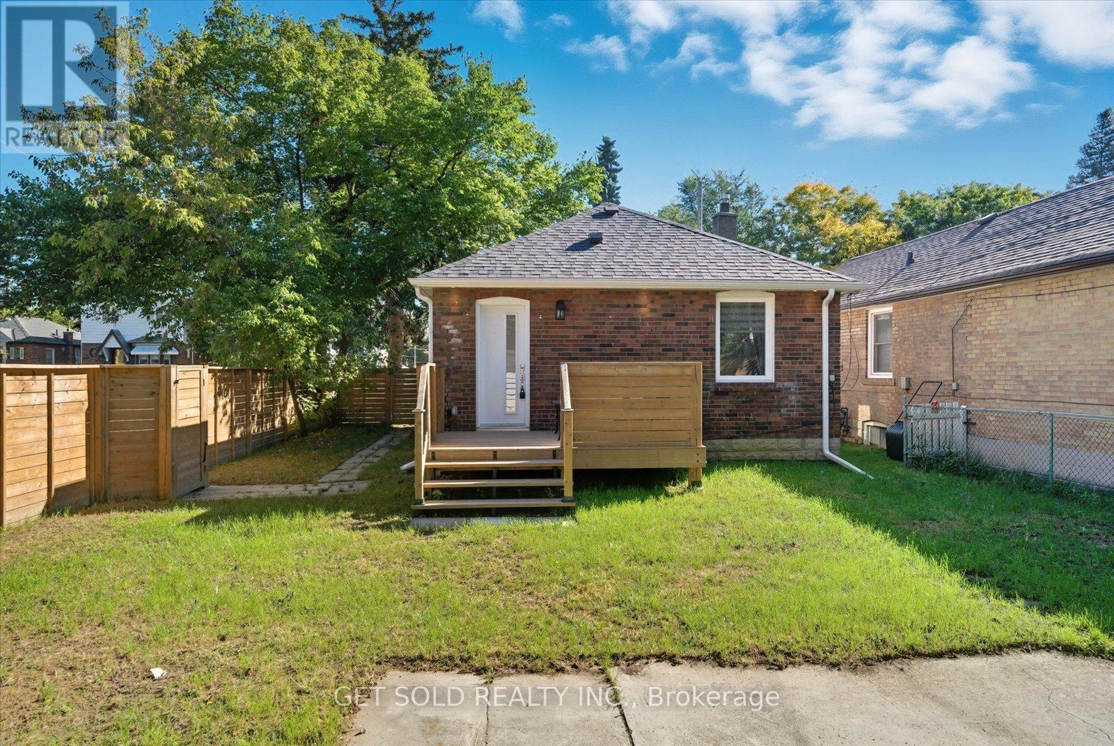 74 ST HUBERT AVENUE - 36