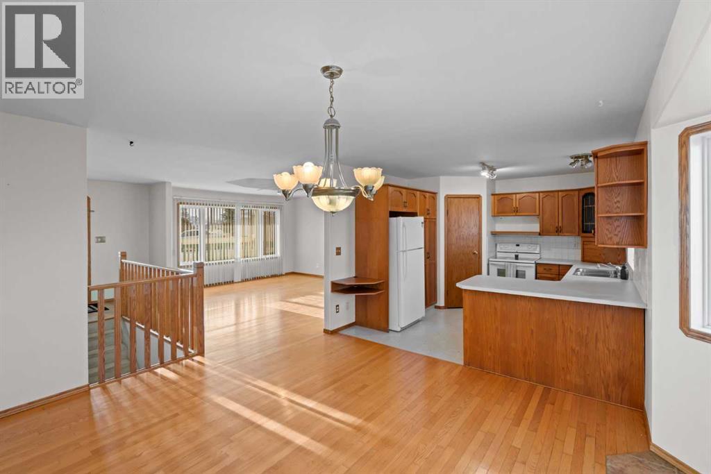 Single Family House Bungalow for Sale in   Avenue Victoria Park Camrose 