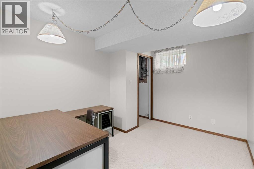 Single Family House Bungalow for Sale in   Avenue Victoria Park Camrose 