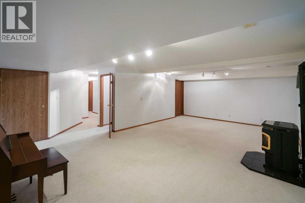 Single Family House Bungalow for Sale in   Avenue Victoria Park Camrose 