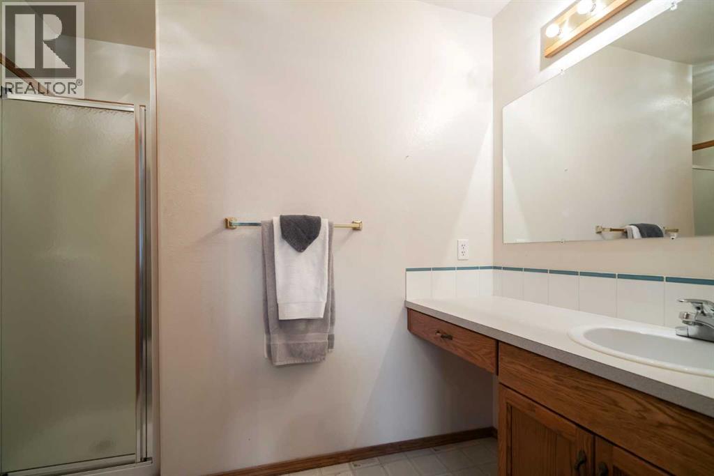 Single Family House Bungalow for Sale in   Avenue Victoria Park Camrose 