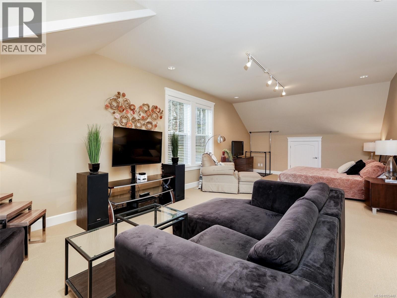  2196 Nicklaus Drive, Langford