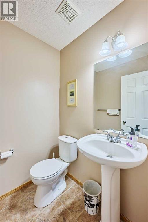 Single Family House for Sale in  Edgeridge Close NW Edgemont Calgary 