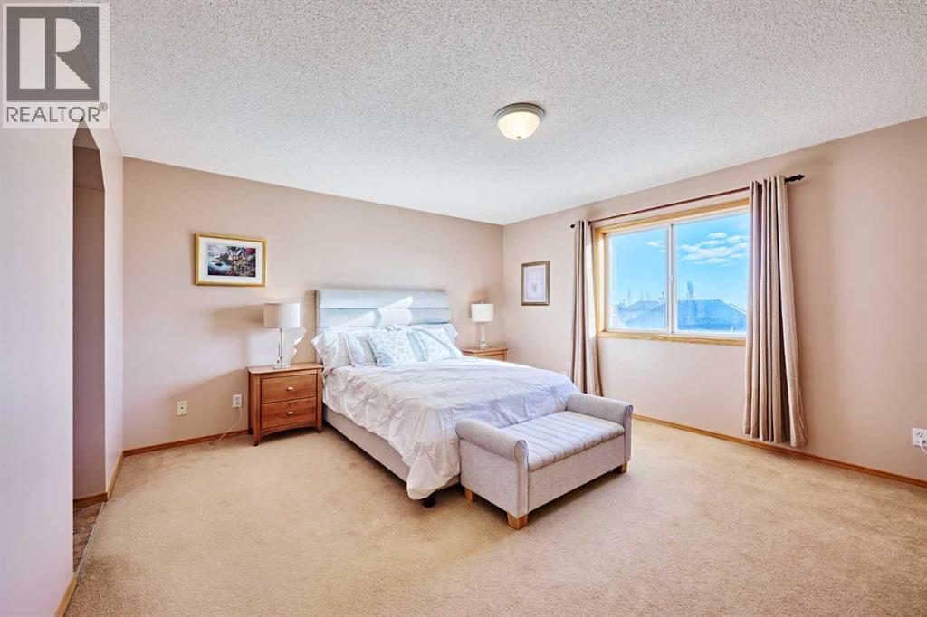 Single Family House for Sale in  Edgeridge Close NW Edgemont Calgary 