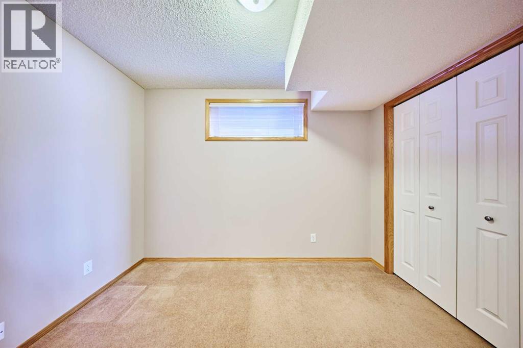 Single Family House for Sale in  Edgeridge Close NW Edgemont Calgary 