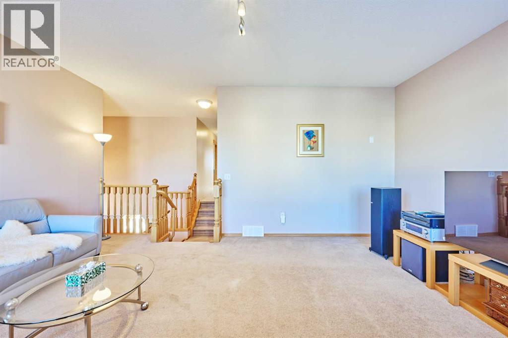 Single Family House for Sale in  Edgeridge Close NW Edgemont Calgary 