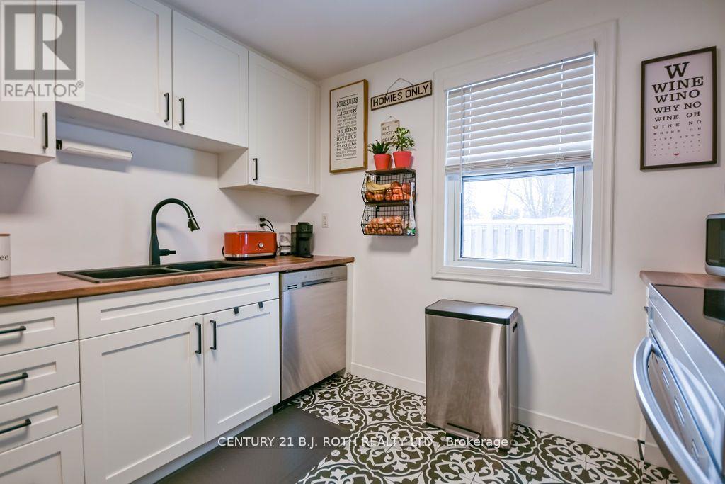 Single Family House for Sale in  COUNTY  ROAD Clearview (Brentwood) 