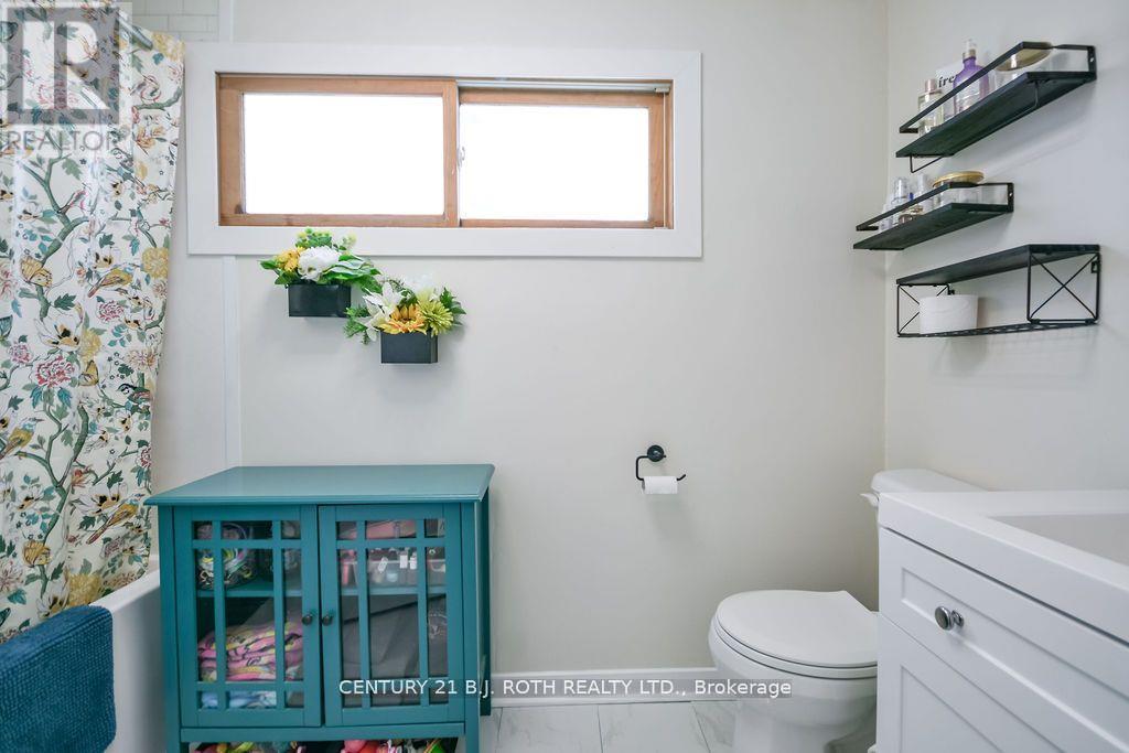 Single Family House for Sale in  COUNTY  ROAD Clearview (Brentwood) 