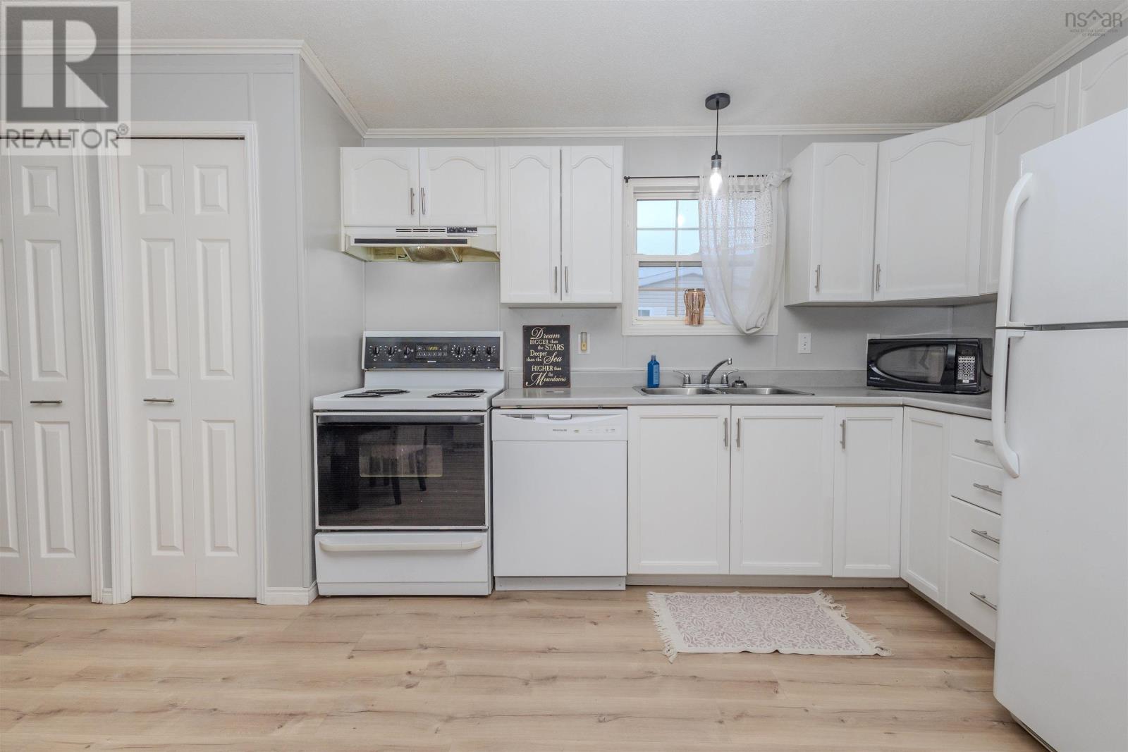 Property 7 of 21 of 8 Park Street