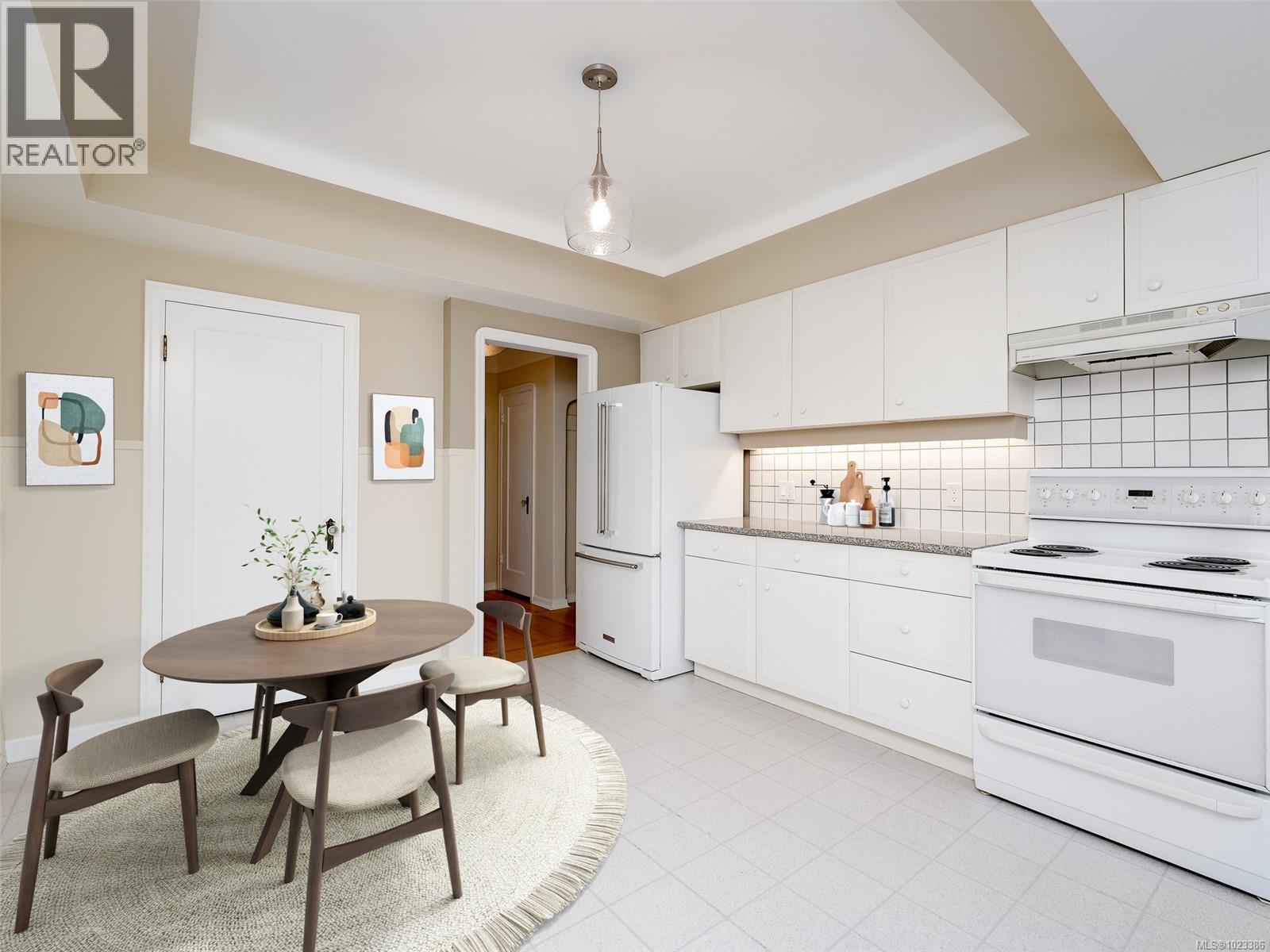  2770 Dewdney Avenue, Oak Bay