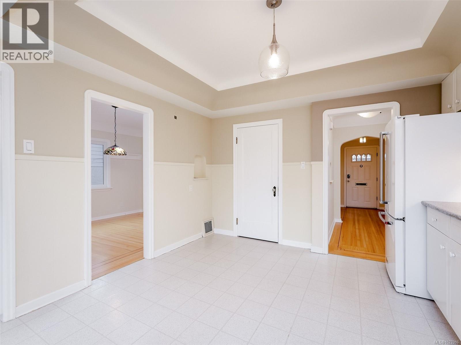  2770 Dewdney Avenue, Oak Bay