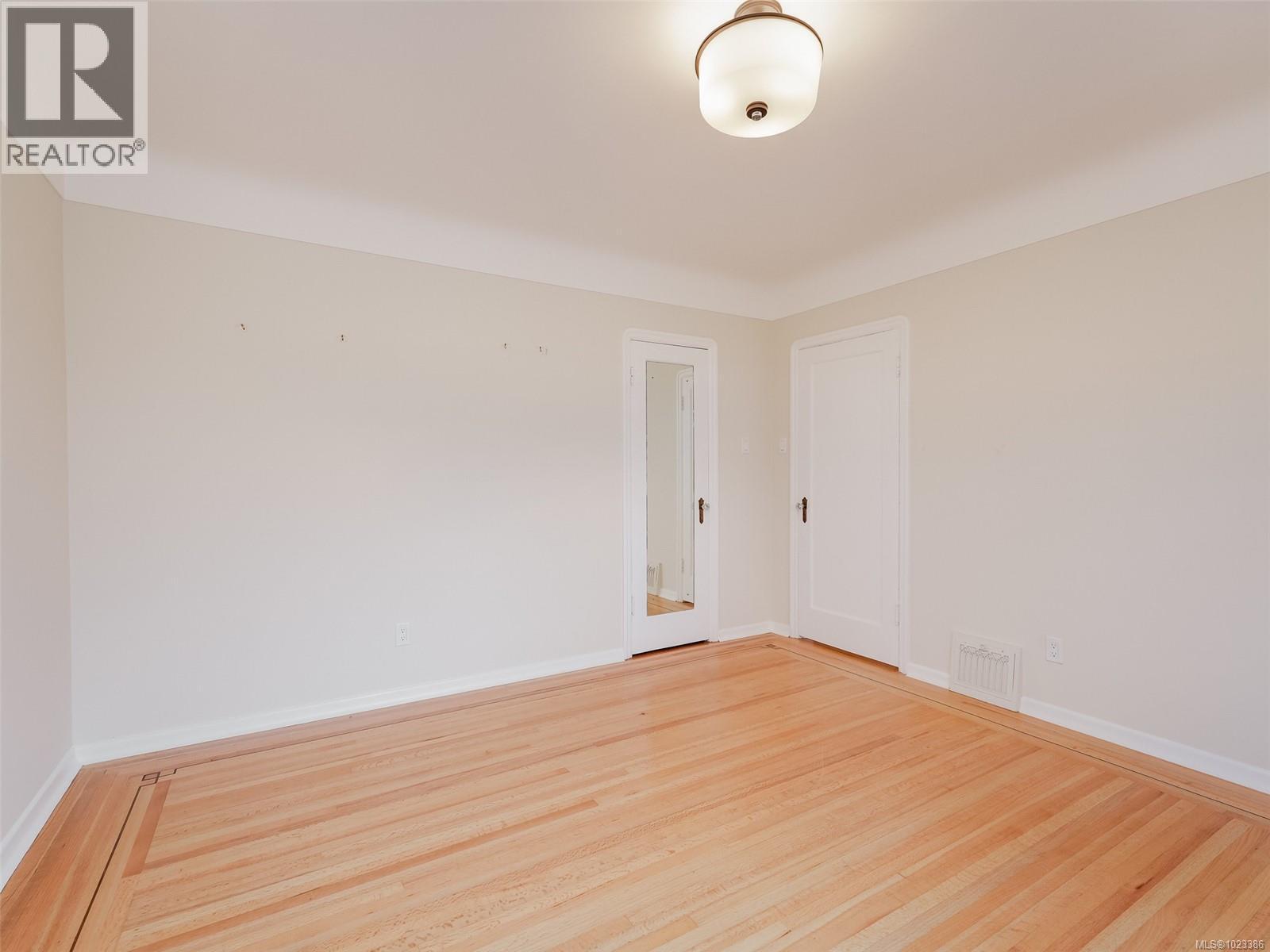  2770 Dewdney Avenue, Oak Bay