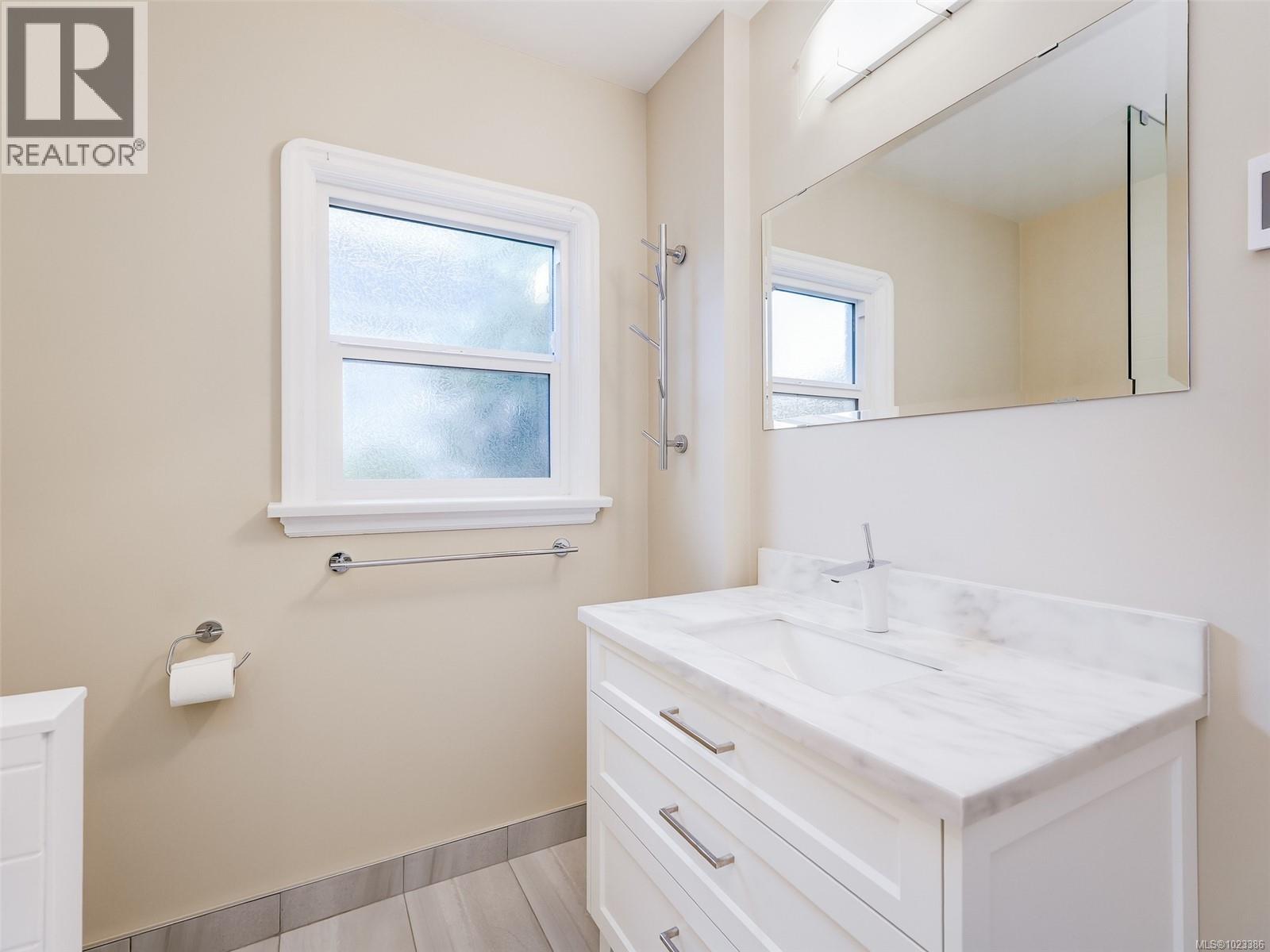  2770 Dewdney Avenue, Oak Bay