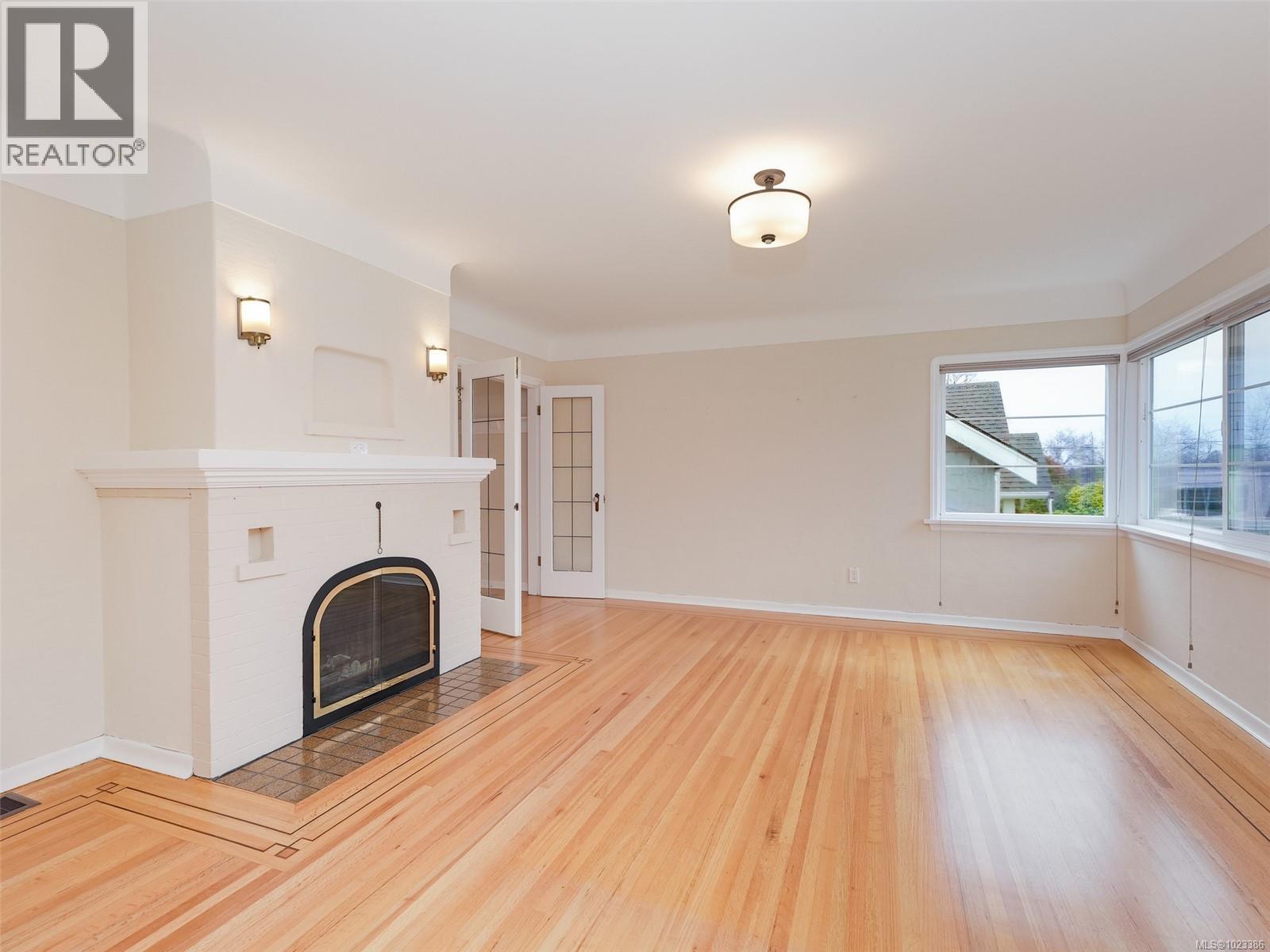  2770 Dewdney Avenue, Oak Bay