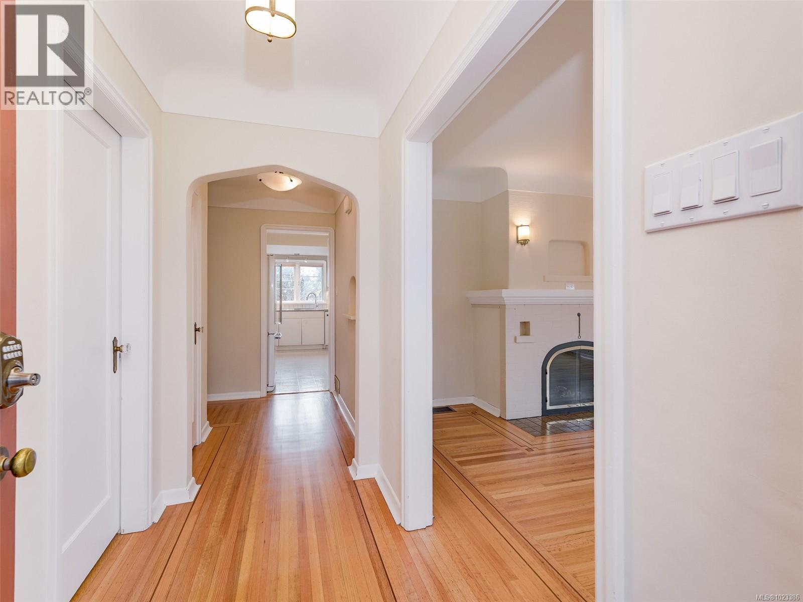  2770 Dewdney Avenue, Oak Bay