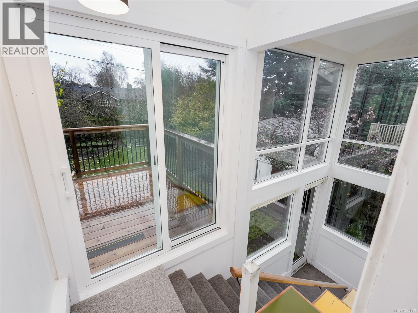  2770 Dewdney Avenue, Oak Bay