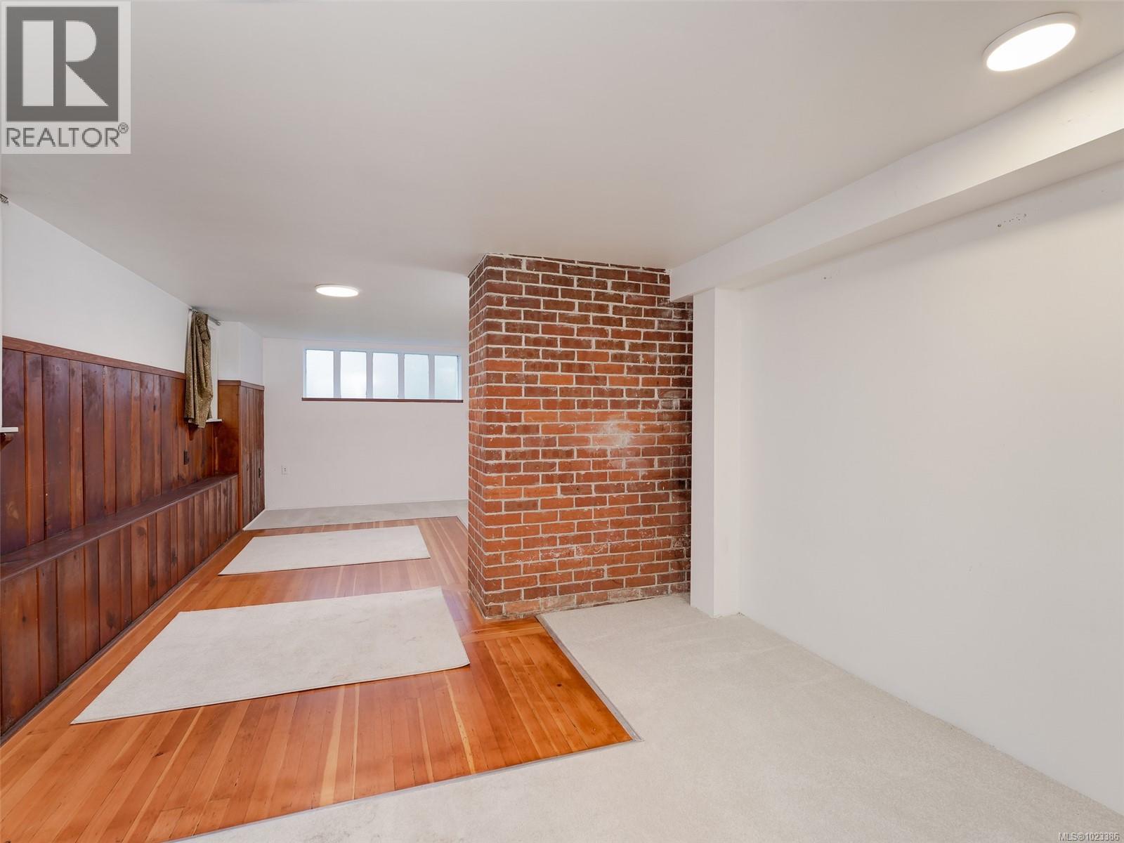  2770 Dewdney Avenue, Oak Bay