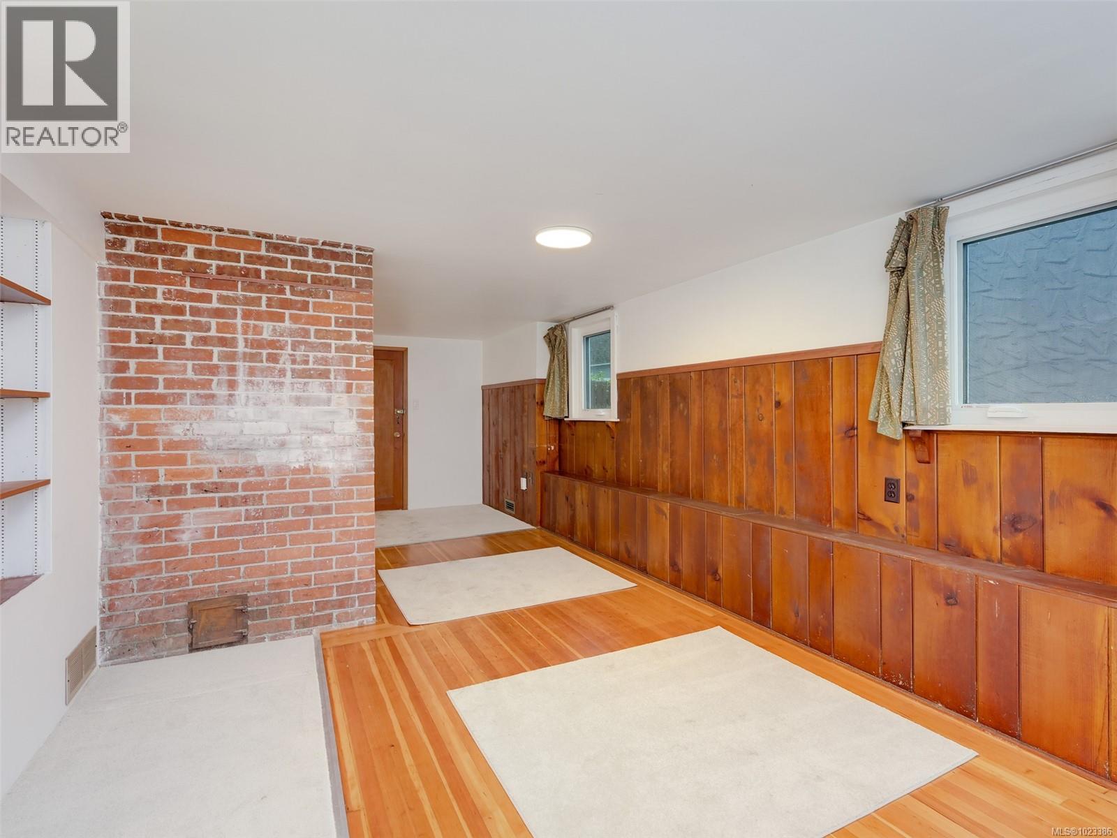  2770 Dewdney Avenue, Oak Bay