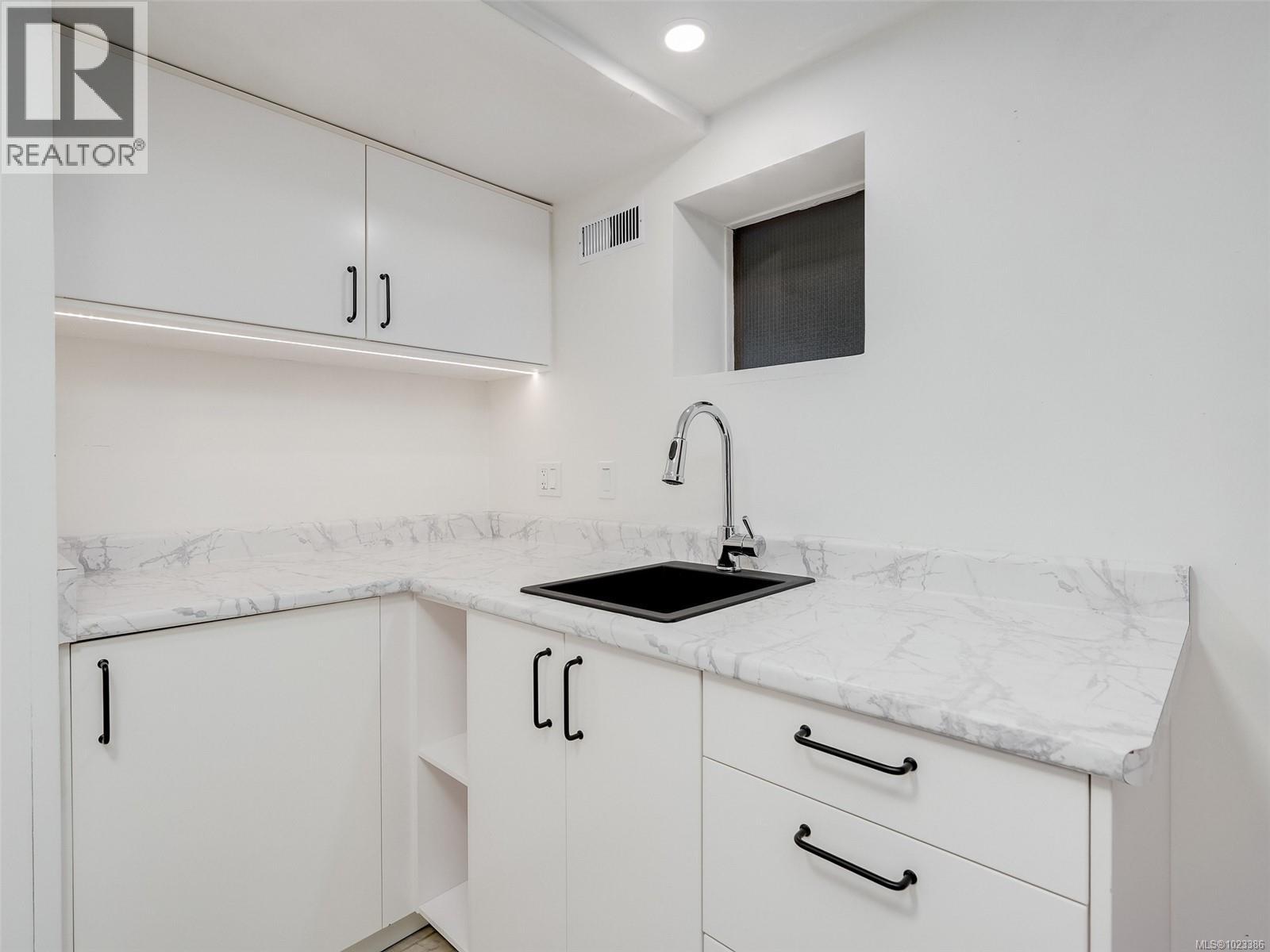  2770 Dewdney Avenue, Oak Bay