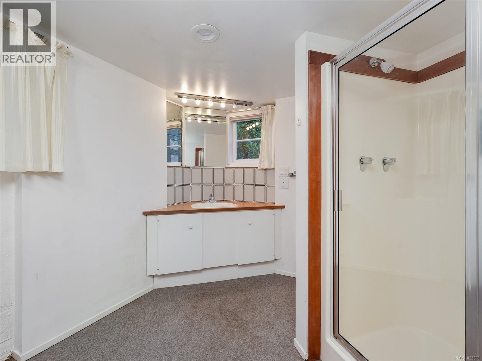  2770 Dewdney Avenue, Oak Bay