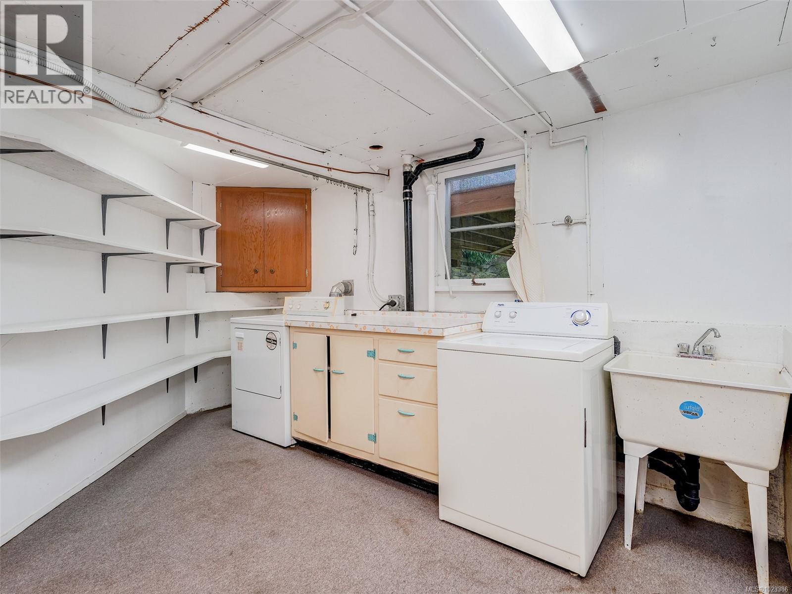  2770 Dewdney Avenue, Oak Bay