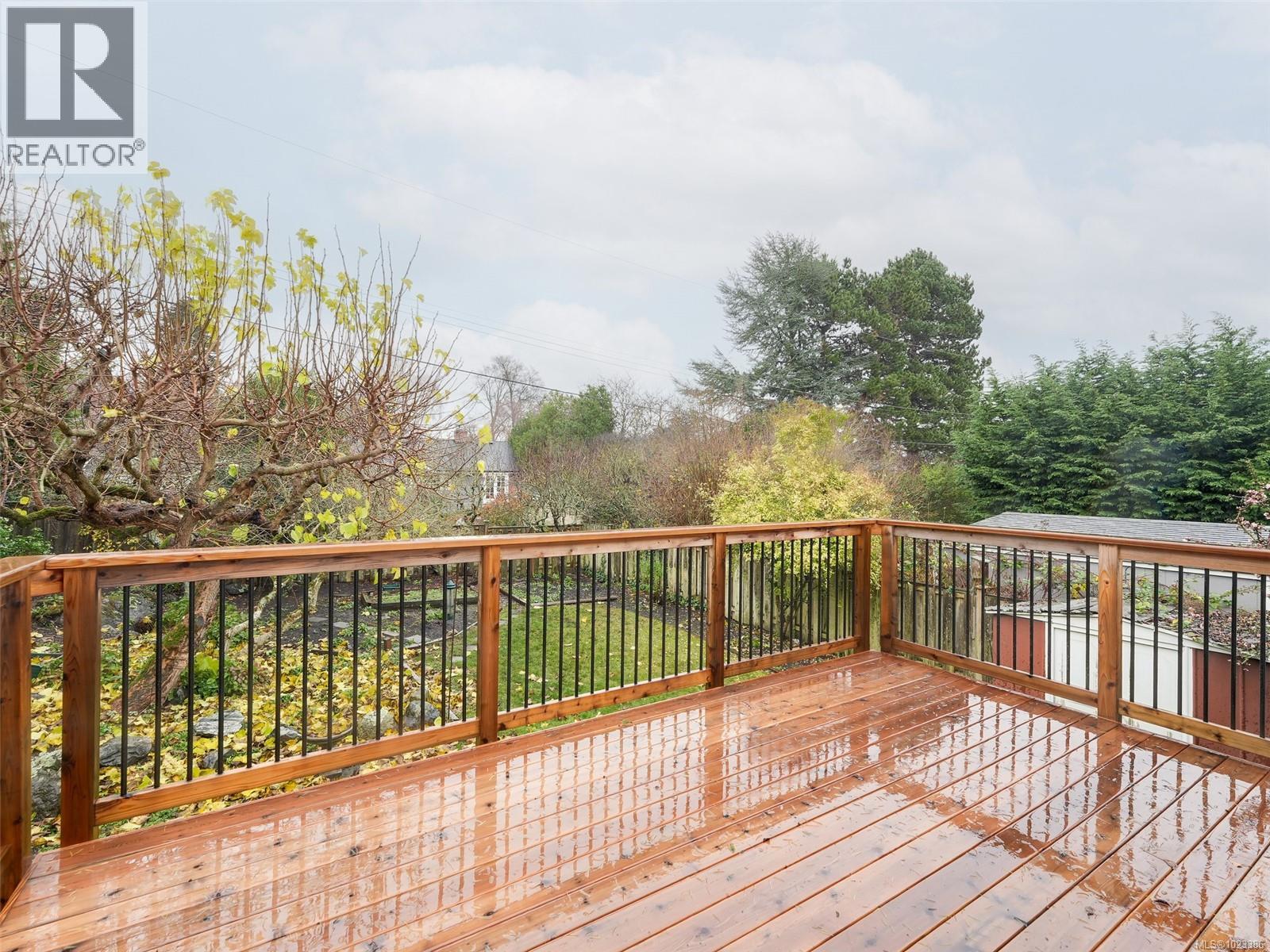  2770 Dewdney Avenue, Oak Bay