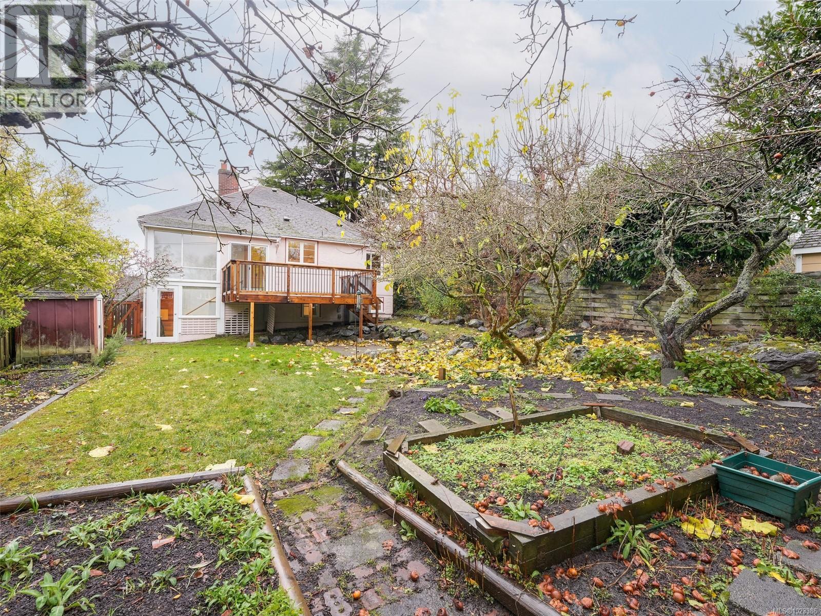  2770 Dewdney Avenue, Oak Bay