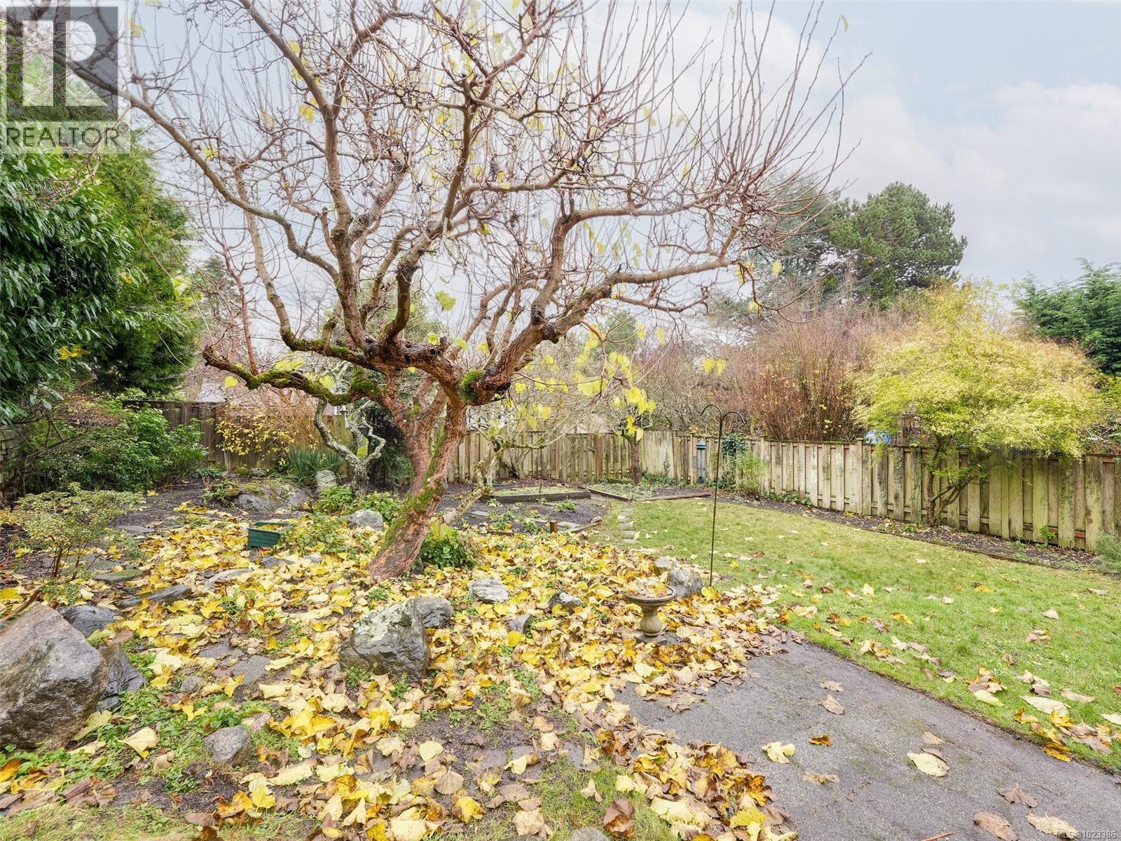  2770 Dewdney Avenue, Oak Bay