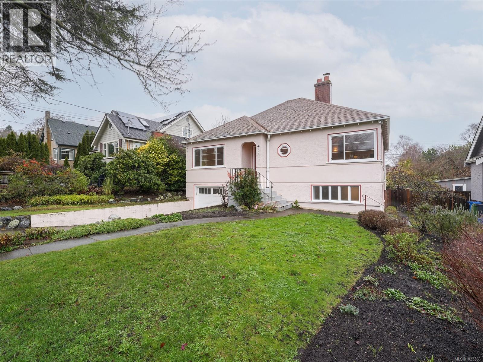  2770 Dewdney Avenue, Oak Bay