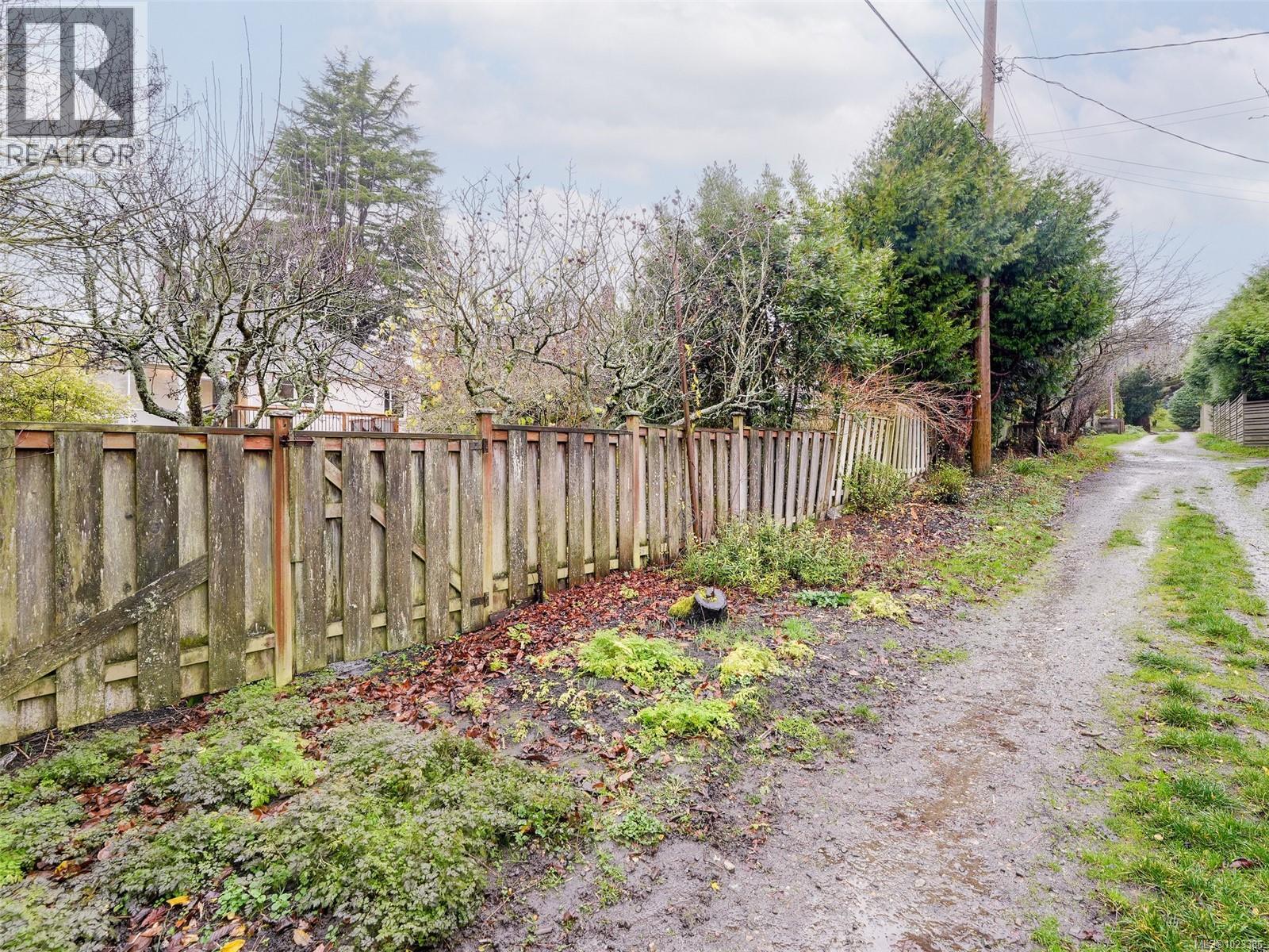  2770 Dewdney Avenue, Oak Bay