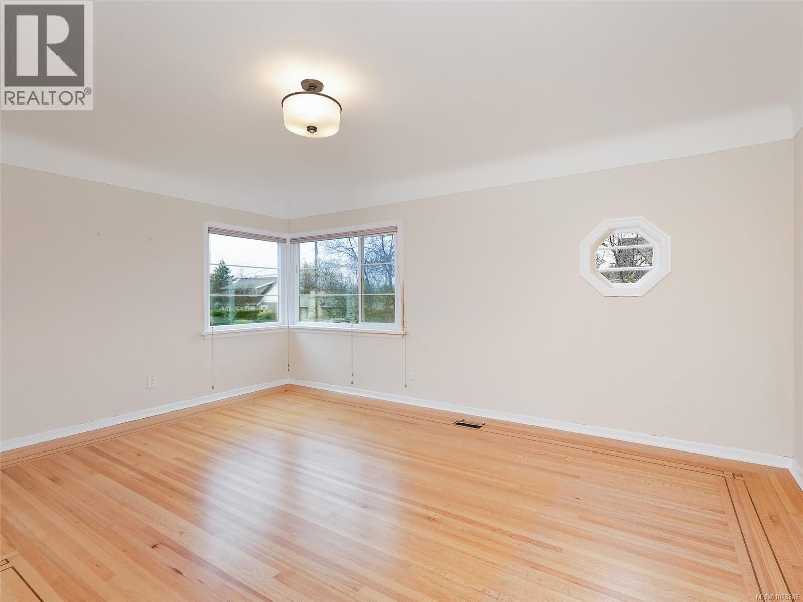  2770 Dewdney Avenue, Oak Bay