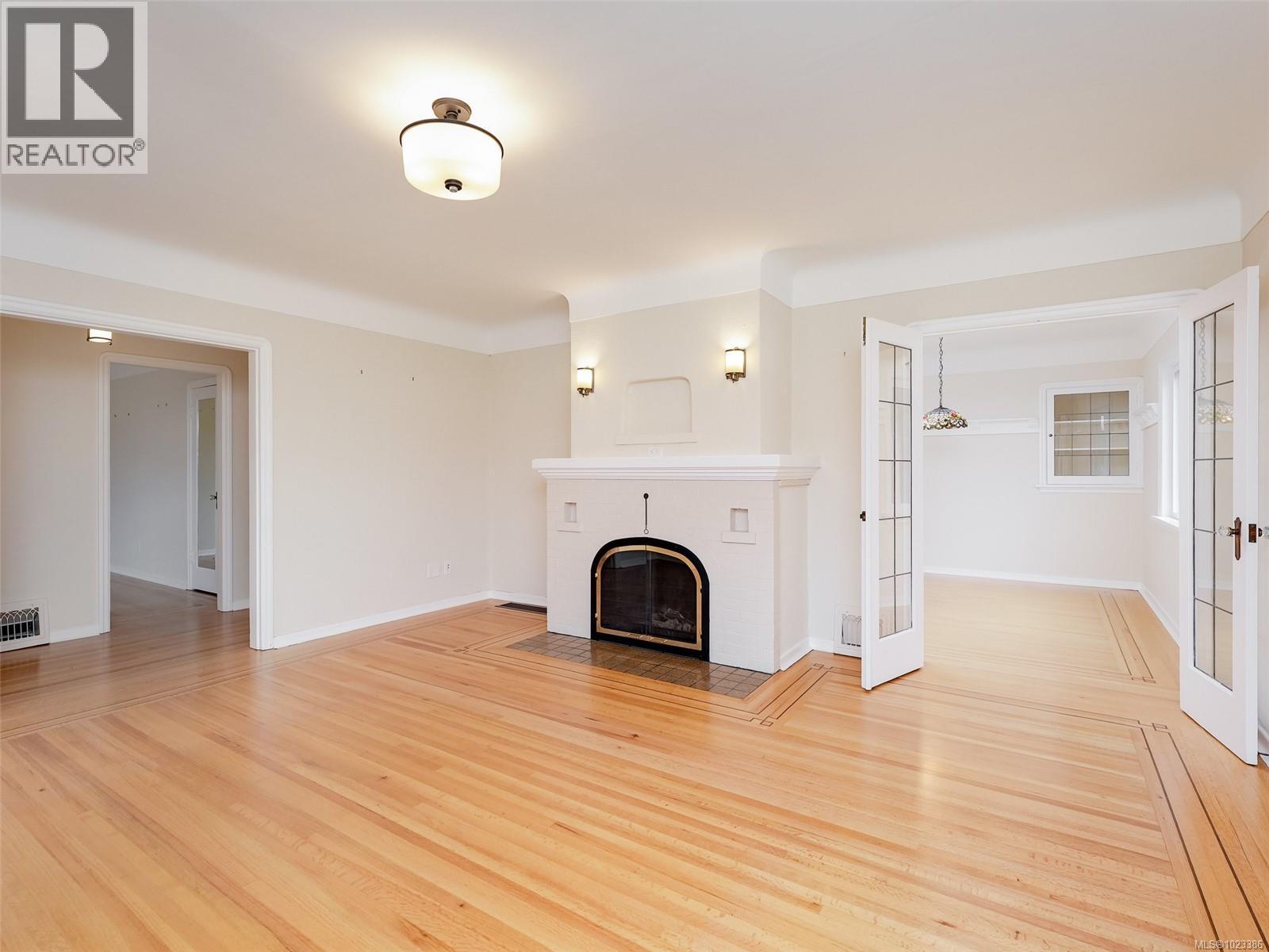  2770 Dewdney Avenue, Oak Bay