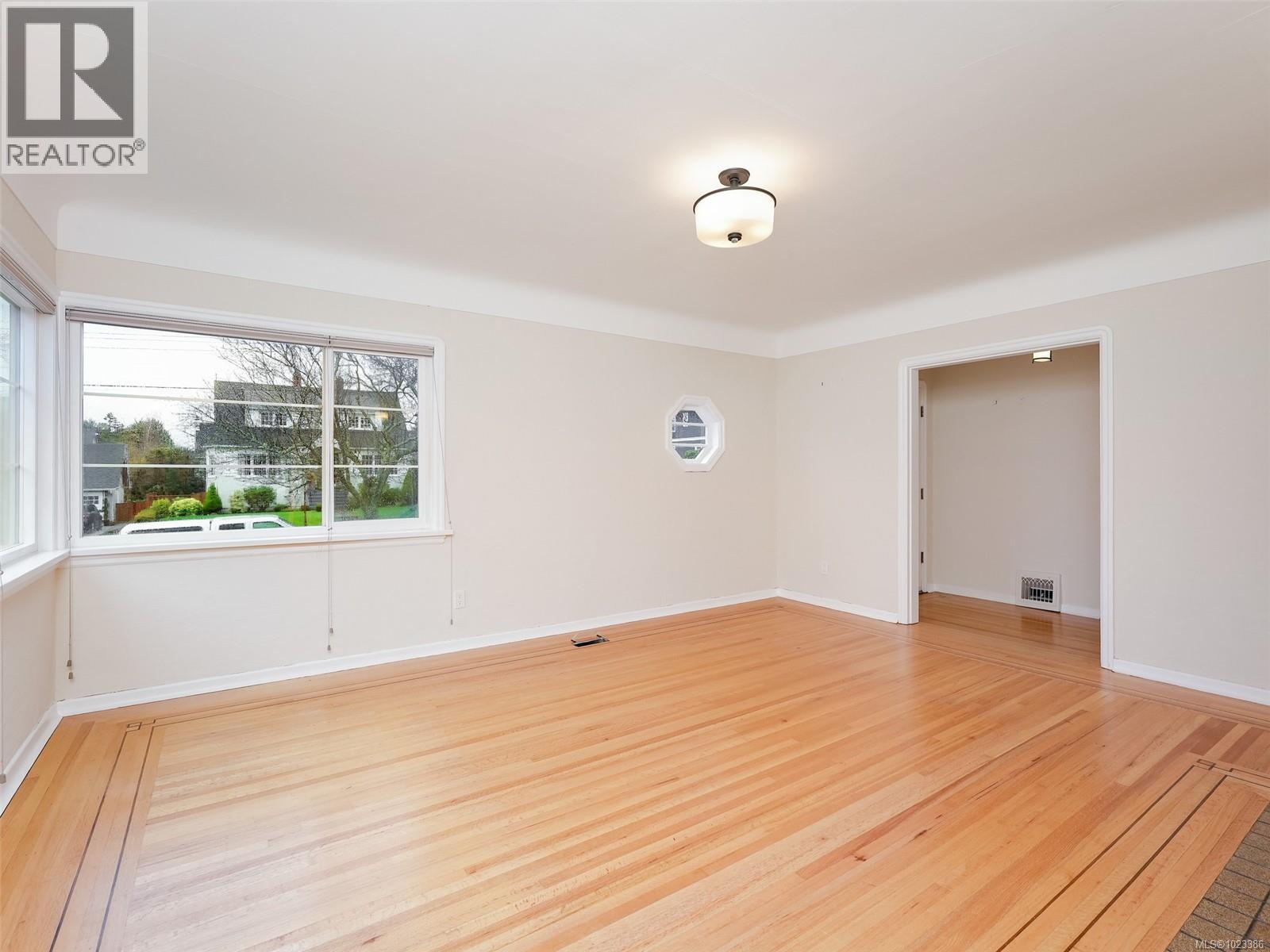  2770 Dewdney Avenue, Oak Bay