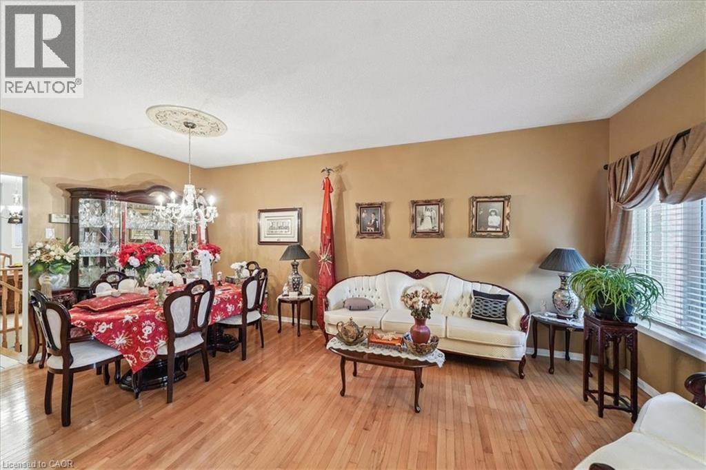 52 MISTYCREEK Crescent - Photo 5 of 43, Brampton, Ontario