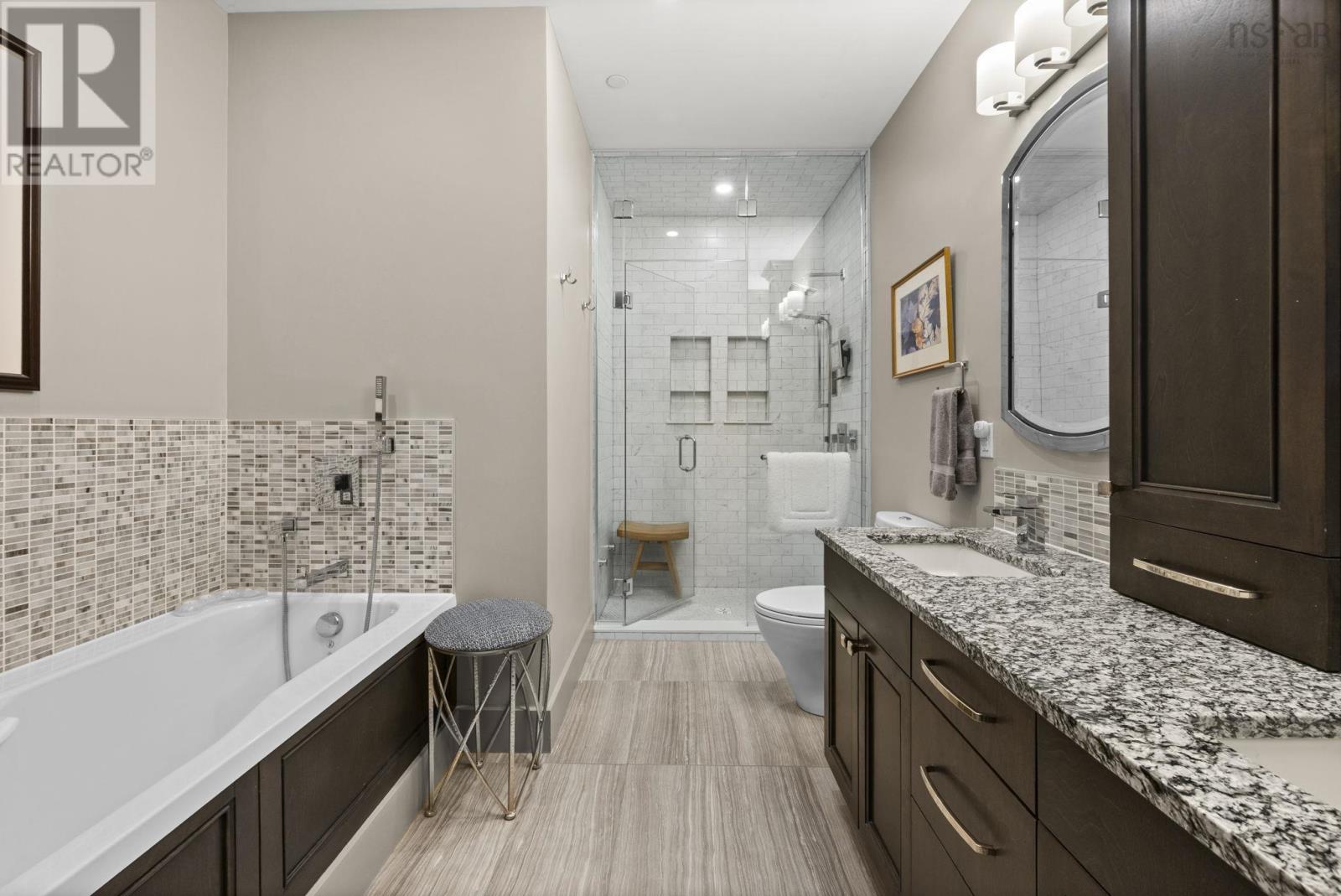 Property 23 of 48 of 1105 67 Kings Wharf Place