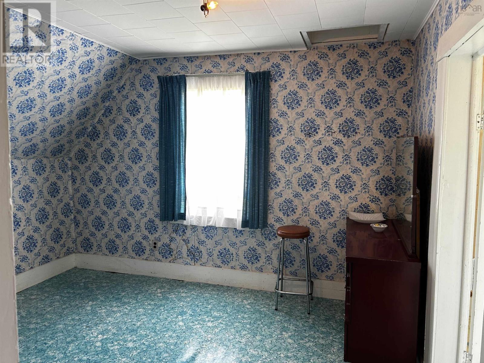 Property 22 of 37 of 36 Lent Road