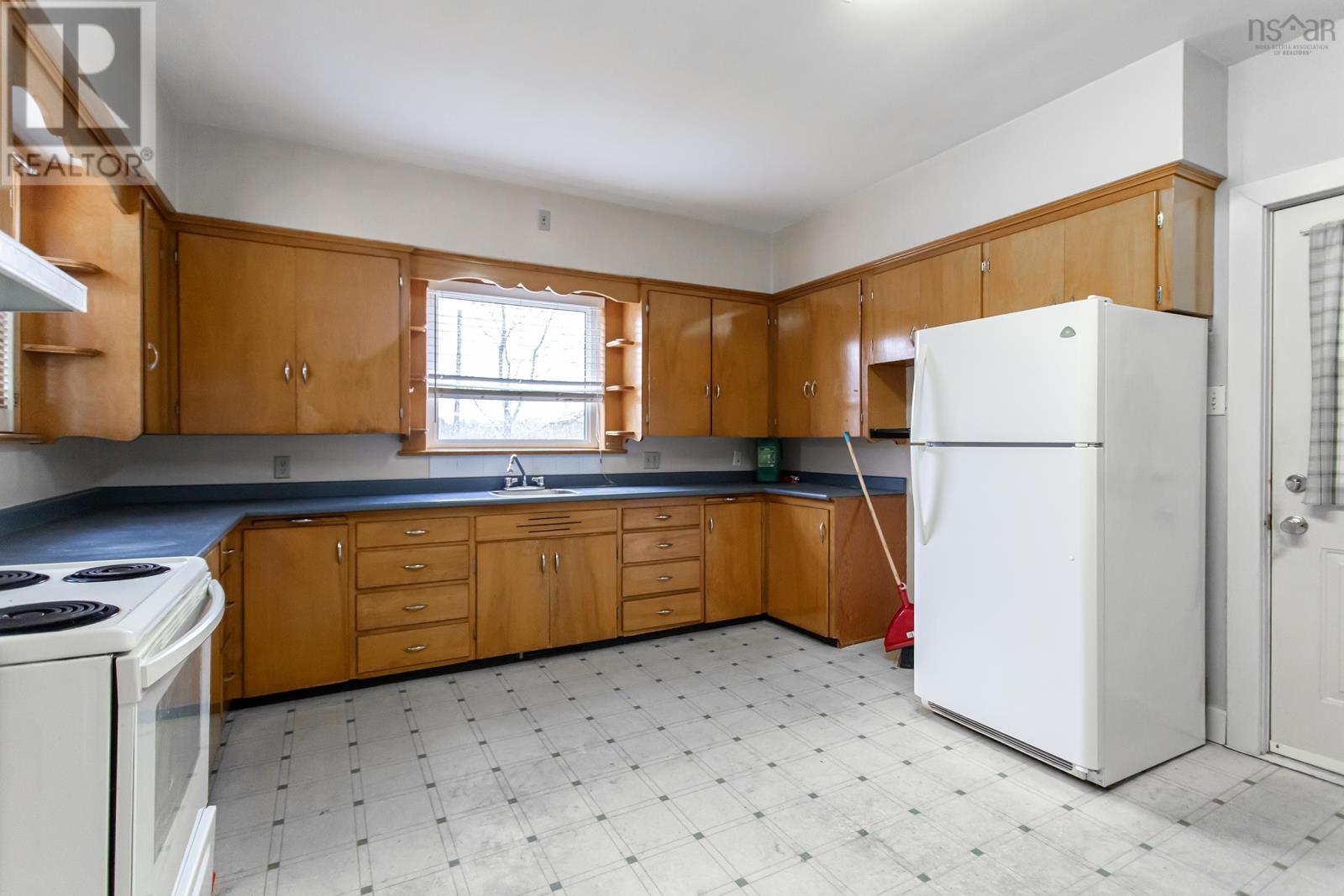 Property 11 of 27 of 206 Main Street