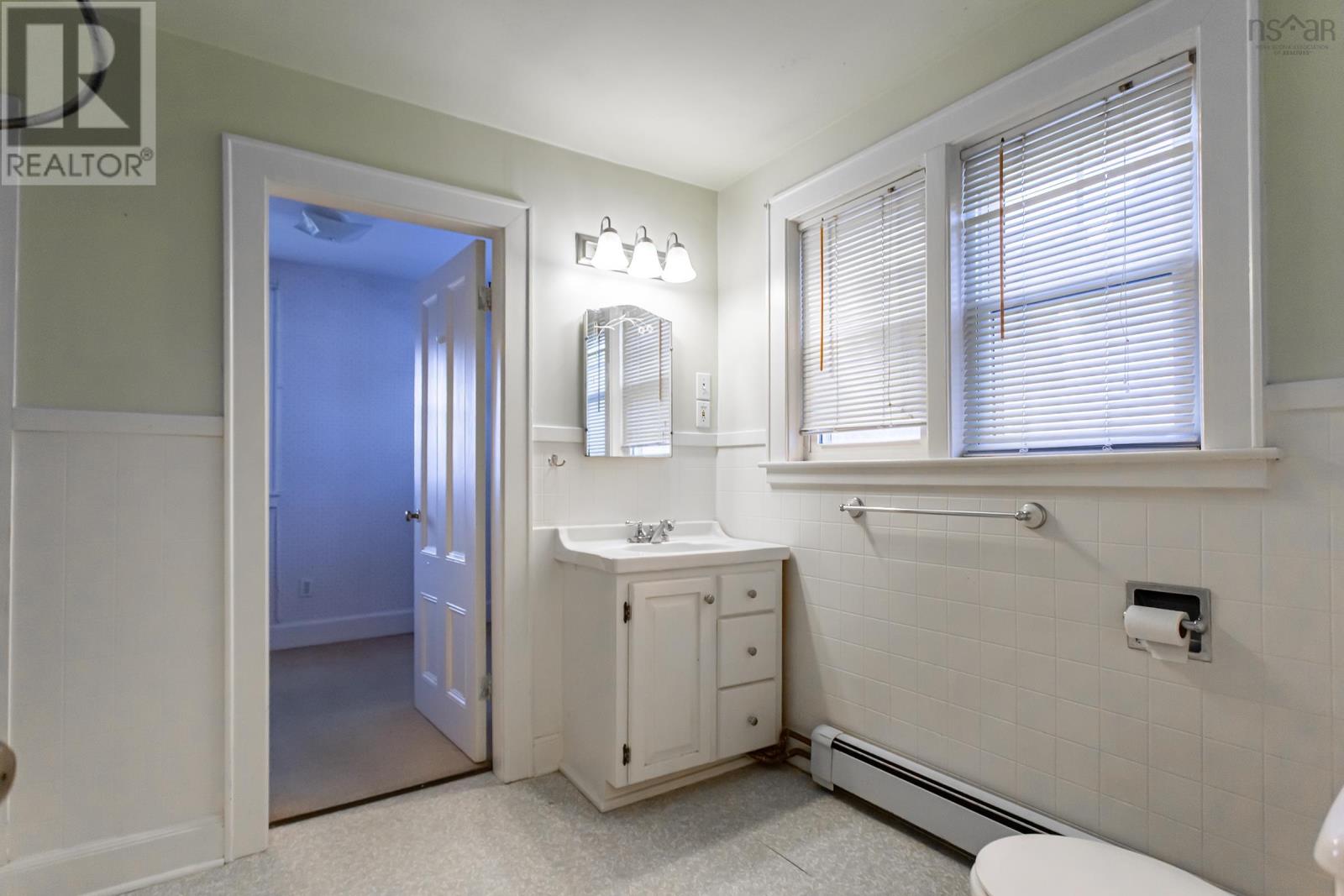 Property 25 of 27 of 206 Main Street