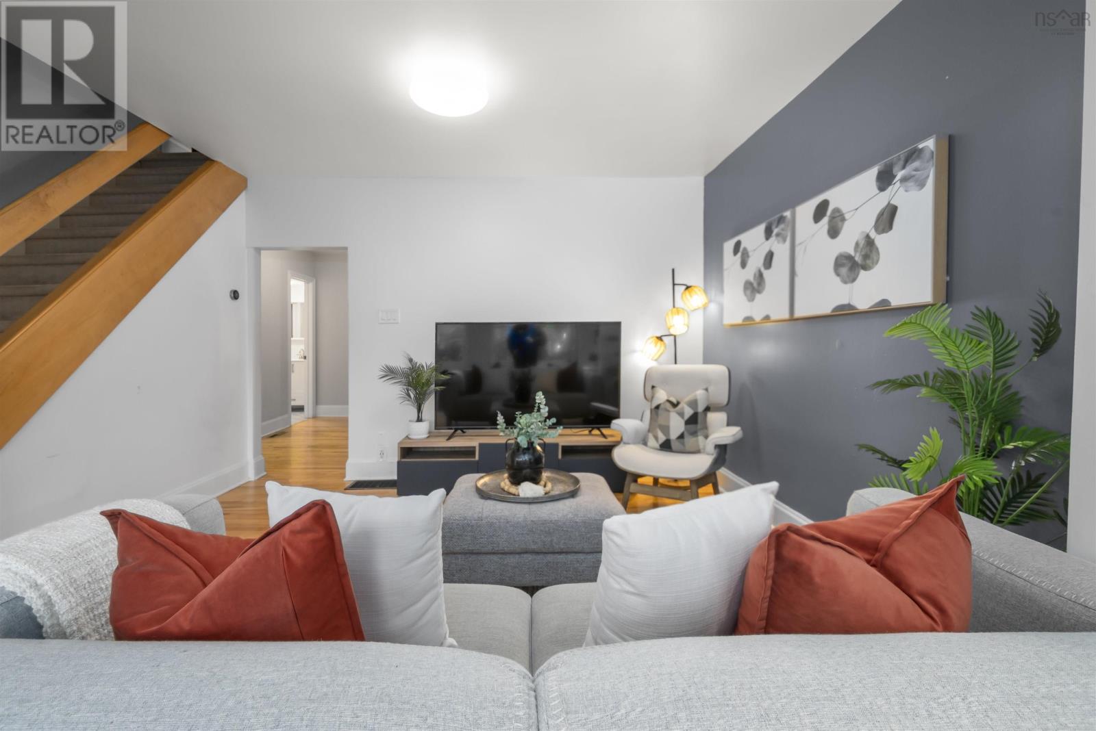 Property 10 of 49 of 6490 London Street