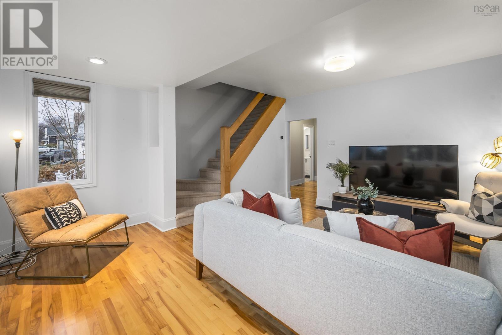 Property 11 of 49 of 6490 London Street