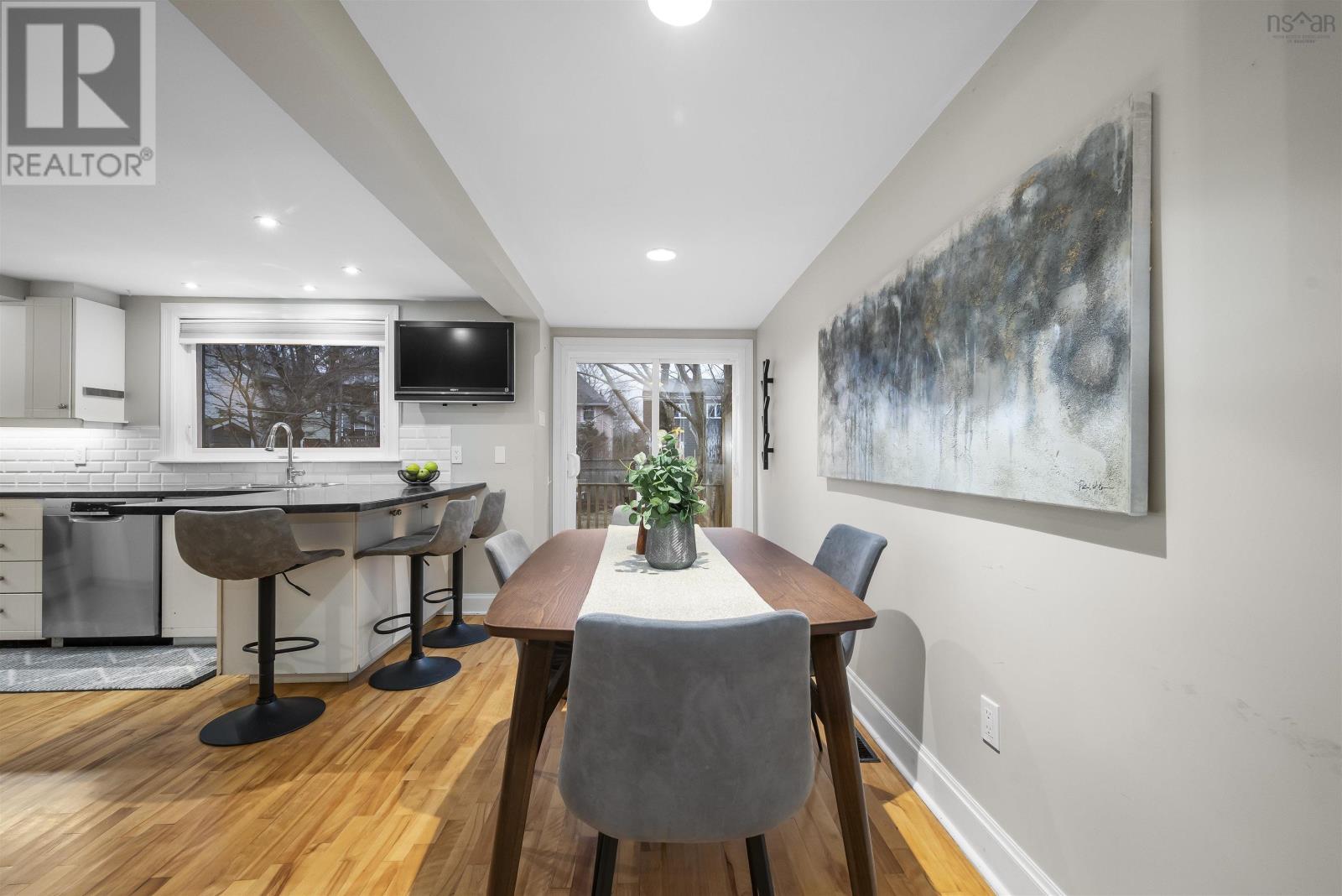 Property 27 of 49 of 6490 London Street