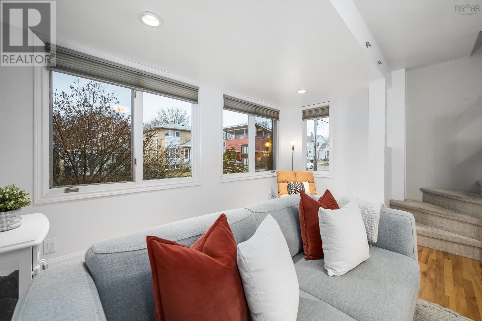 Property 29 of 49 of 6490 London Street