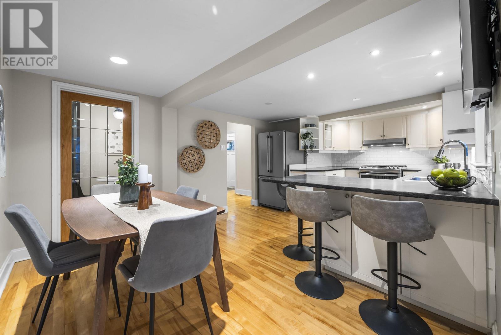 Property 26 of 49 of 6490 London Street