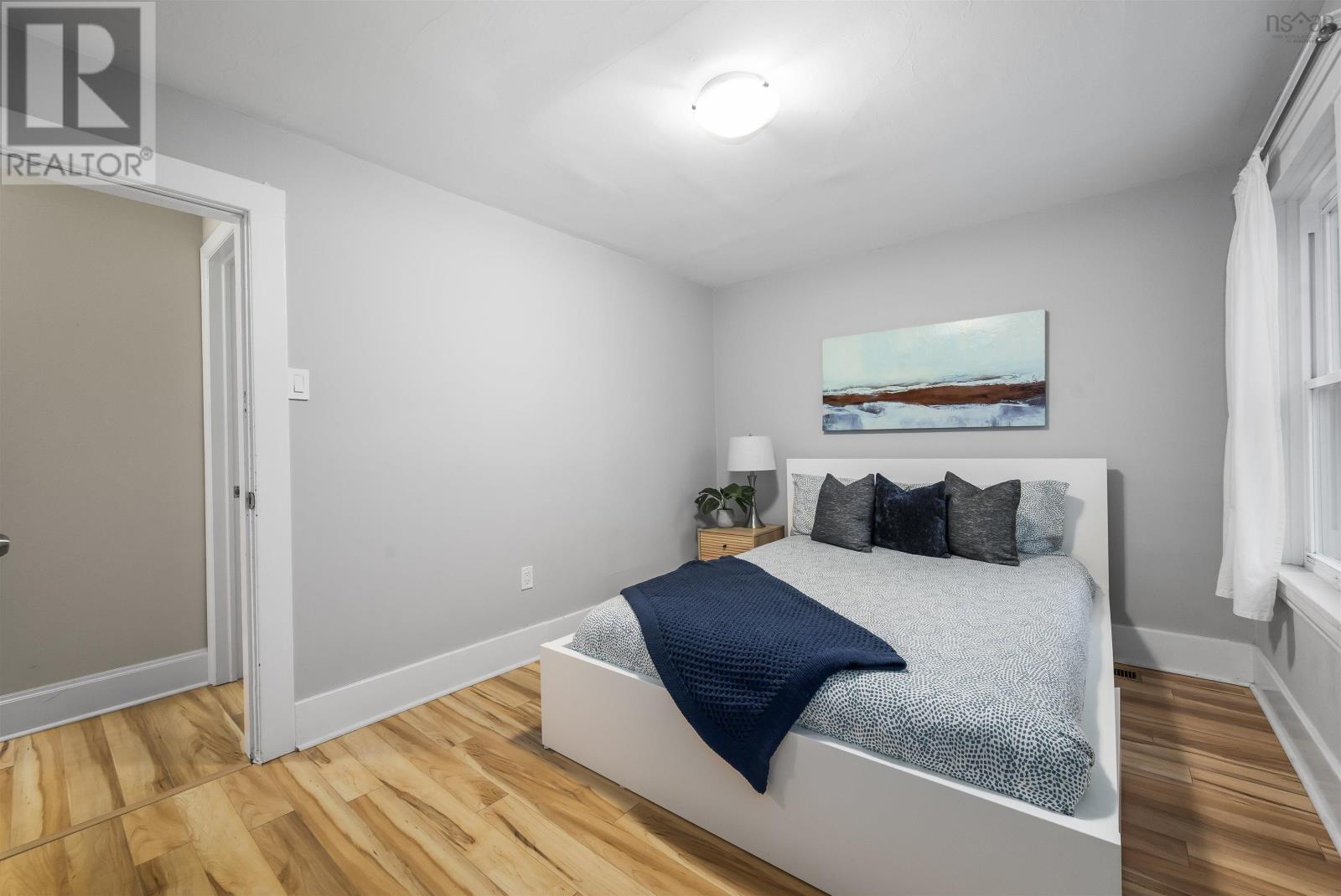 Property 32 of 49 of 6490 London Street