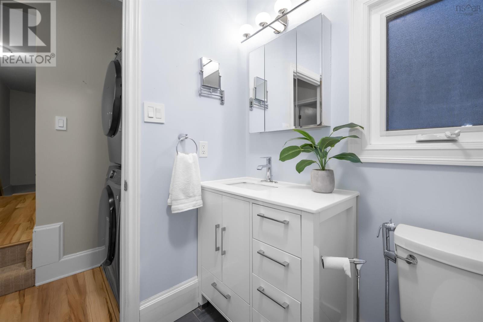 Property 39 of 49 of 6490 London Street