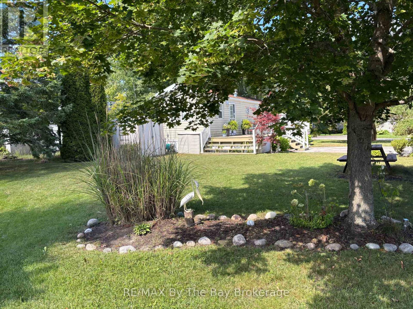 15 HURON CIRCLE - 2