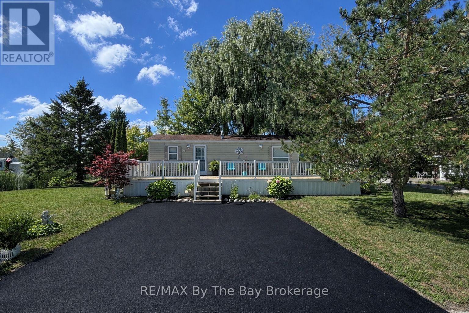 15 HURON CIRCLE - 3