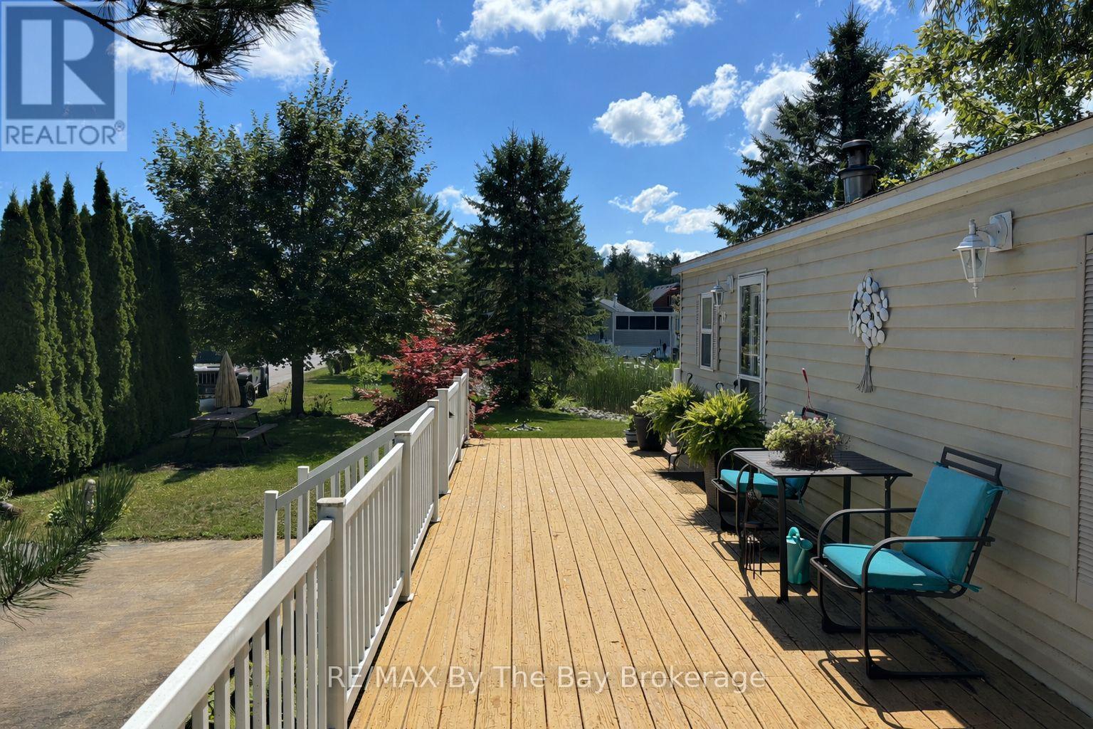 15 HURON CIRCLE - 4