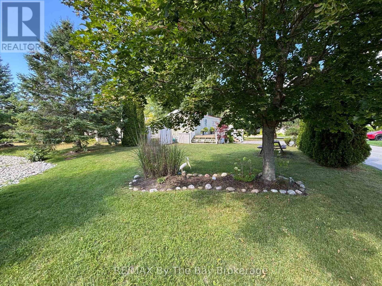 15 HURON CIRCLE - 5